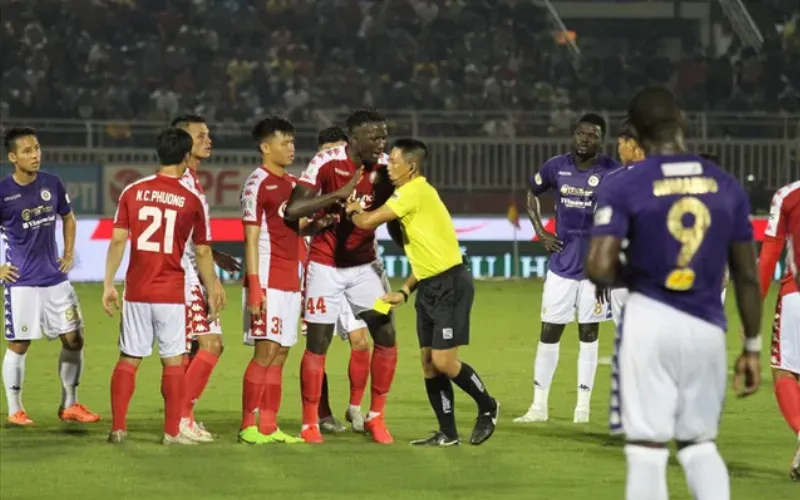 Tranh cãi xung quanh quyết định của trọng tài về penalty