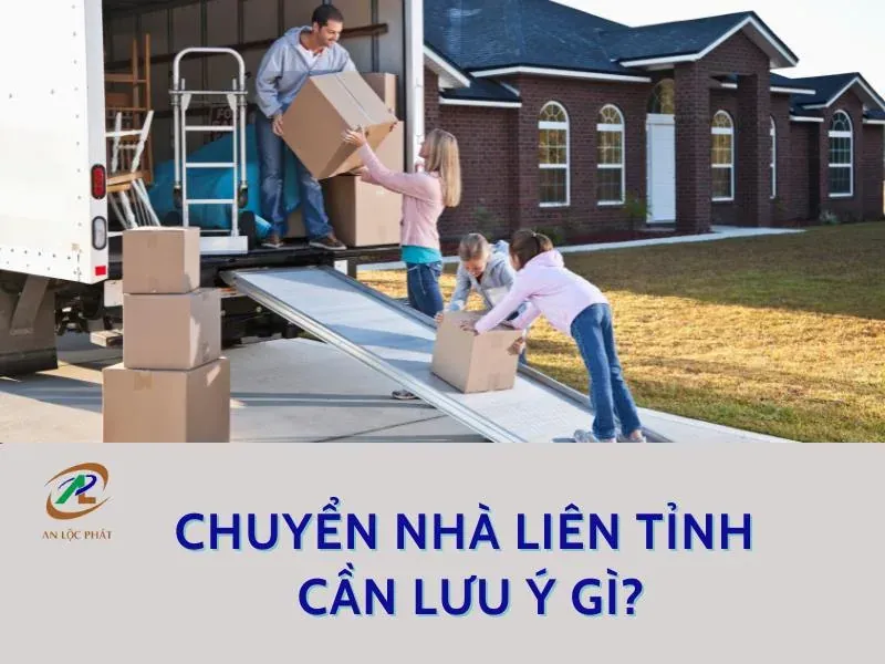Nhân viên vận chuyển nhà trọn gói sử dụng kỹ thuật chuyên nghiệp để bốc xếp đồ nội thất cồng kềnh an toàn lên xe tải
