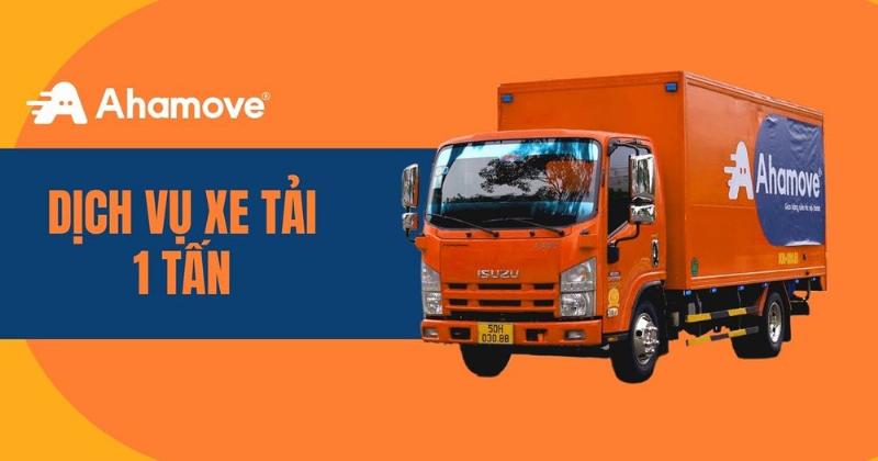 Quá trình bốc xếp hàng hóa lên xe tải nhỏ chở hàng tại Đà Nẵng