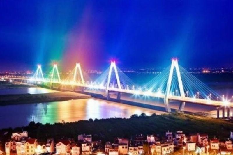 Cầu Cần Thơ sừng sững bắc qua sông Hậu, một trong những điểm nhấn trên tuyến đường từ TP HCM về Cần Thơ