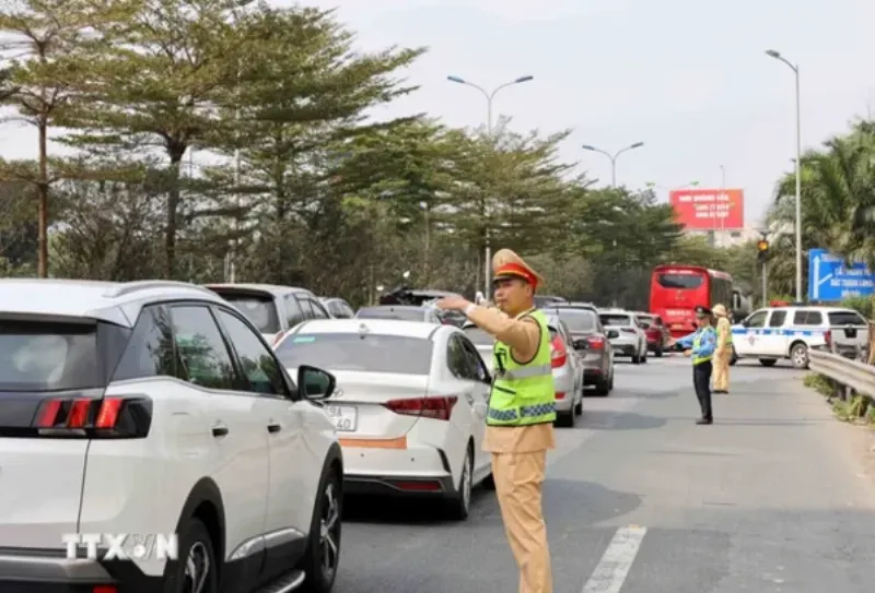 Các loại phương tiện phổ biến di chuyển giữa Hà Nội và Hải Dương như xe khách, ô tô cá nhân, và xe máy, ảnh hưởng đến hà nội đi hải dương bao nhiêu km và thời gian đi lại