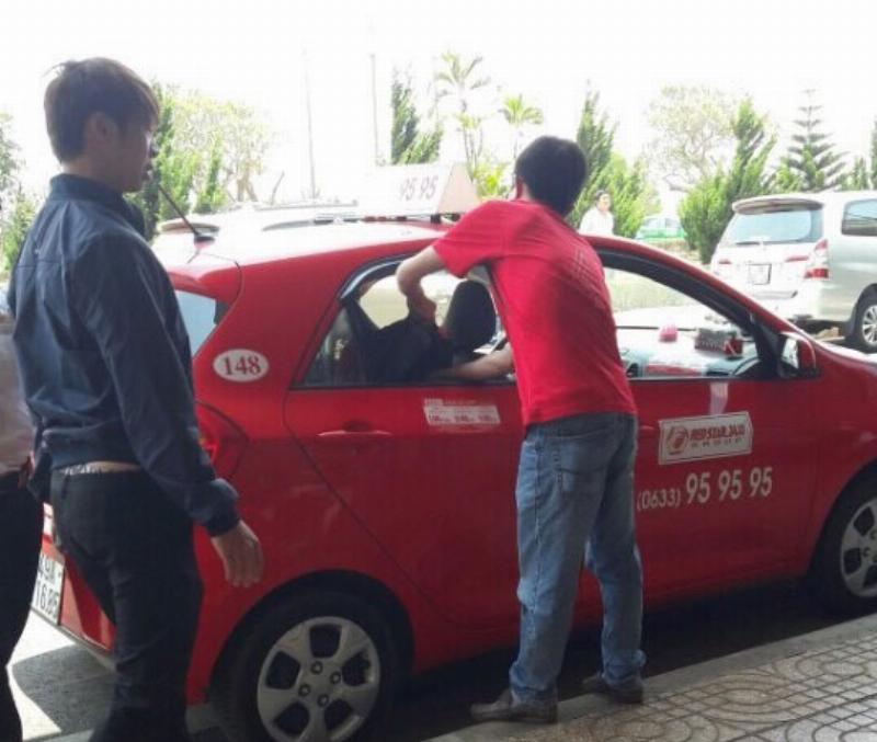 Tranh cãi giá taxi Đà Lạt Liên Khương