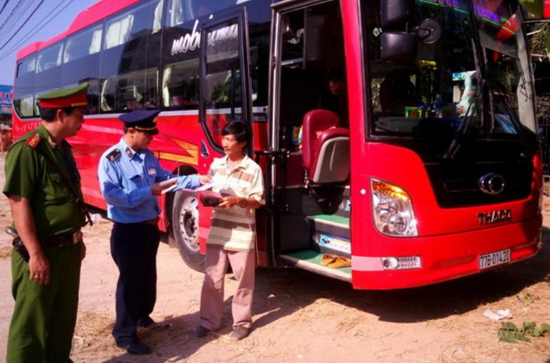 Hinh anh minh hoa cac phuong thuc van chuyen hang hoa duong bo, bao gom xe tai va xe khach