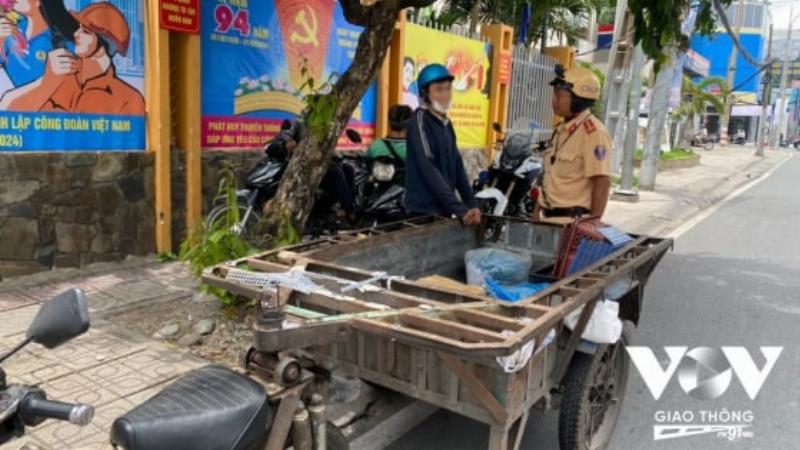Các phương tiện di chuyển phổ biến và đặc điểm của chúng trên tuyến đường từ Cần Thơ đến TP. Hồ Chí Minh.
