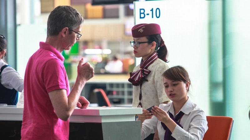 Hình ảnh minh họa các khu vực mua sắm, ăn uống tại ga quốc tế sân bay Tân Sơn Nhất tầng trên