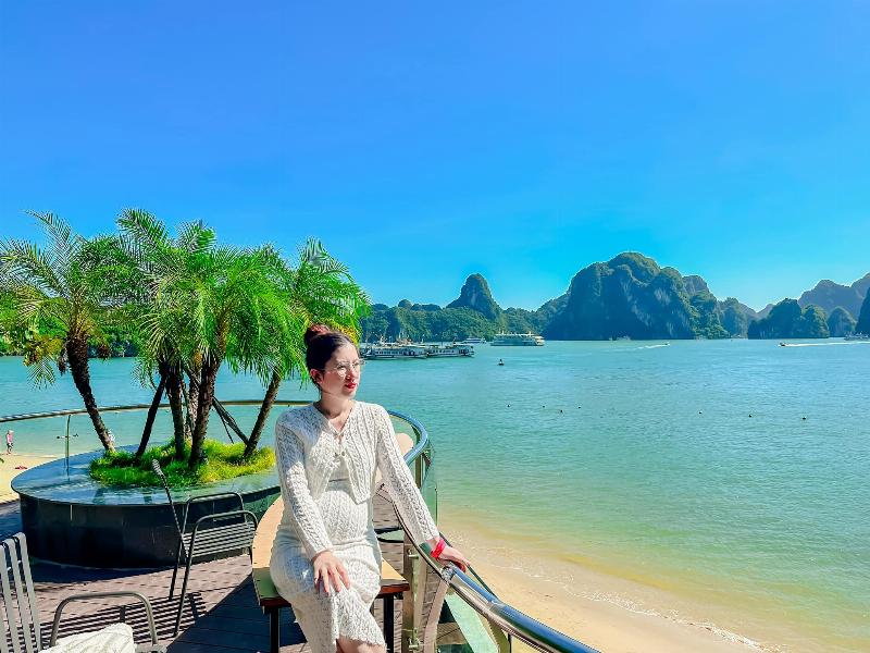 Các loại hình phương tiện di chuyển phổ biến từ Quảng Ninh đến Hà Nội bao gồm xe khách, limousine và ô tô riêng