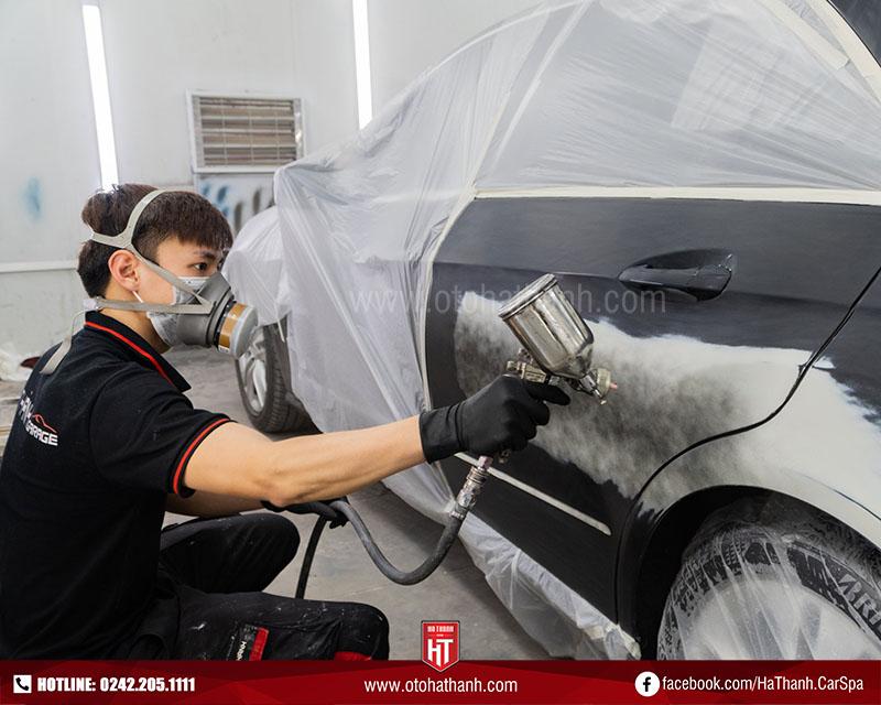 Xe Hoàng Hà đón khách tại bến xe Thái Bình để đi Gia Lâm, Hà Nội với thông tin liên hệ rõ ràng trên bảng hiệu